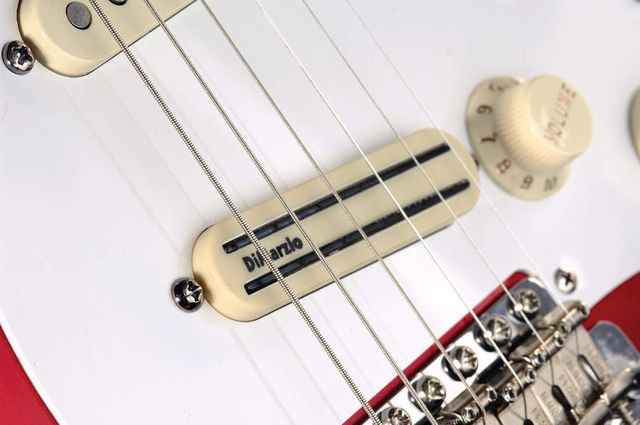 GIT290.rev_fender.strat57b_prev.jpg The DiMarzio Tone Zone delivers a strong mid-range response for some meaty overdrive